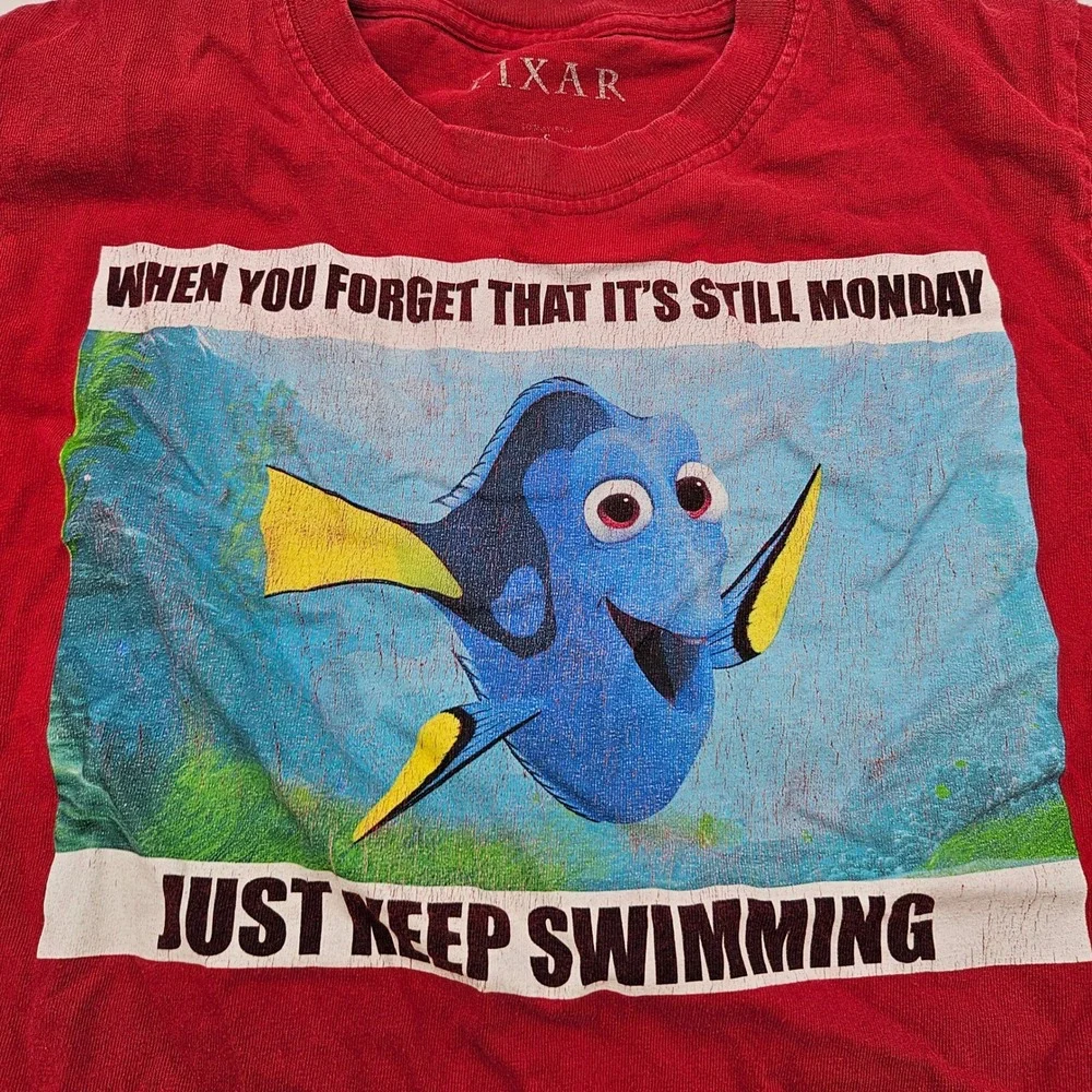 Disney Pixar Finding Dory Just Keep Swimming Graphic T Shirt Red‎ Size S - Picture 2 of 6